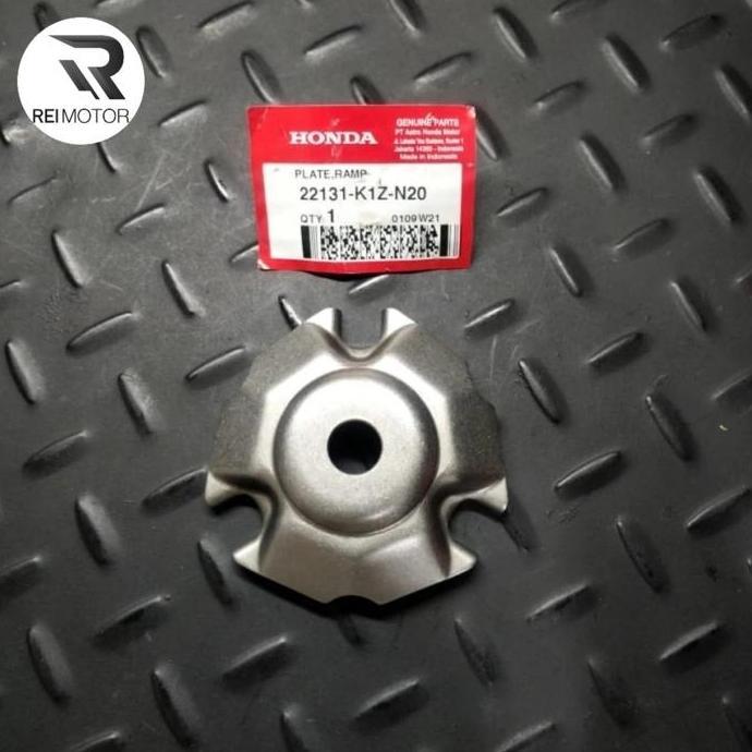 Jual PLAT RAMP BESI TUTUP RUMAH ROLLER PCX ADV 160 ORI AHM 22131-K1Z ...