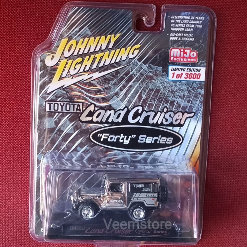 Toyota Land Cruiser « Forty » 1980 - Miniature 1/64 Johnny Lightning - Vitrine Chromée Collection