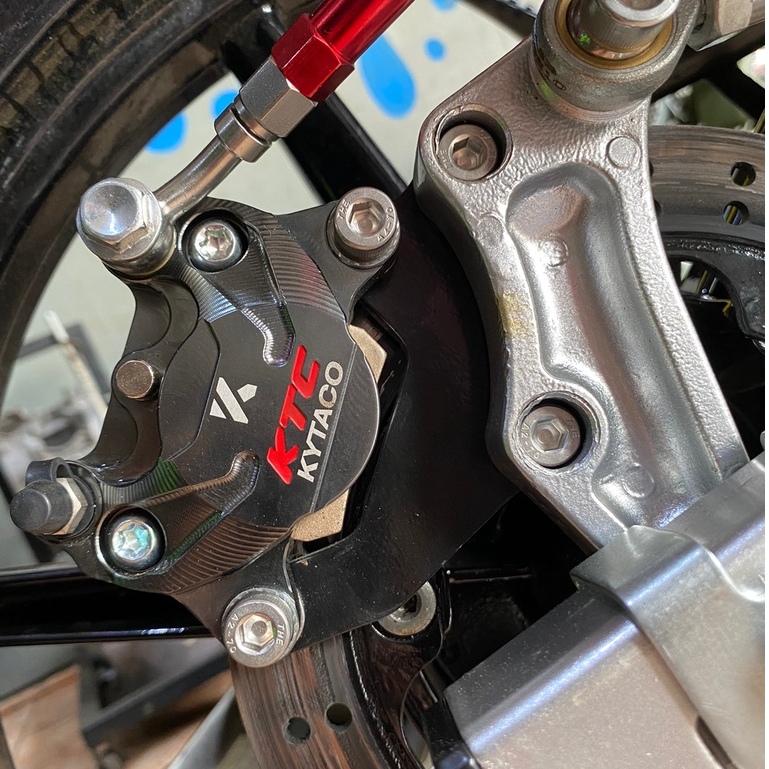 Jual BREKET KALIPER BREMBO 2P KTC KYTACO NINJA R SS BELAKANG BESI 6MM ...