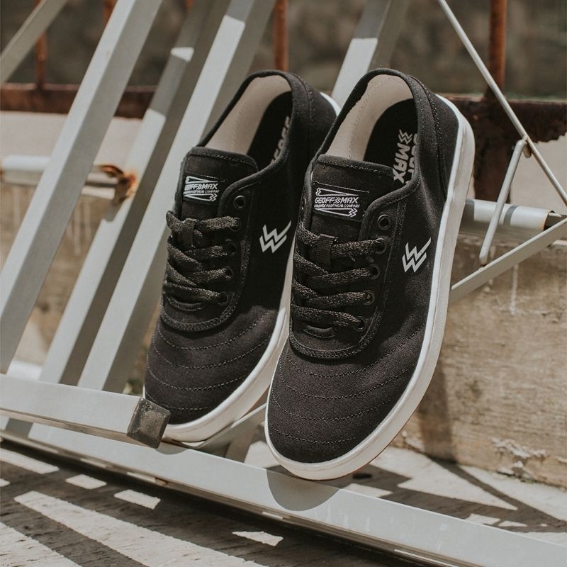 harga sepatu geoff max footwear