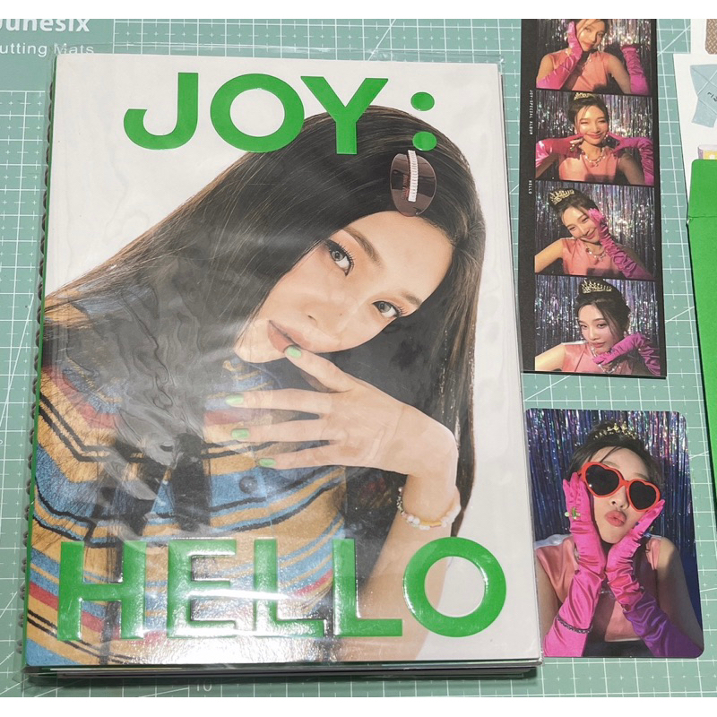 Jual WTS UNSEALED JOY HELLO PHOTOBOOK COMPLETE WITH PC | Shopee Indonesia