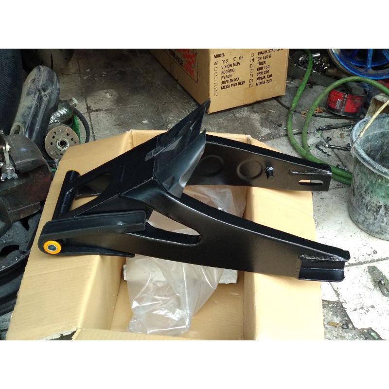 Jual Swingarm custom model R15 untuk CB150R dan CBR150R | Shopee Indonesia