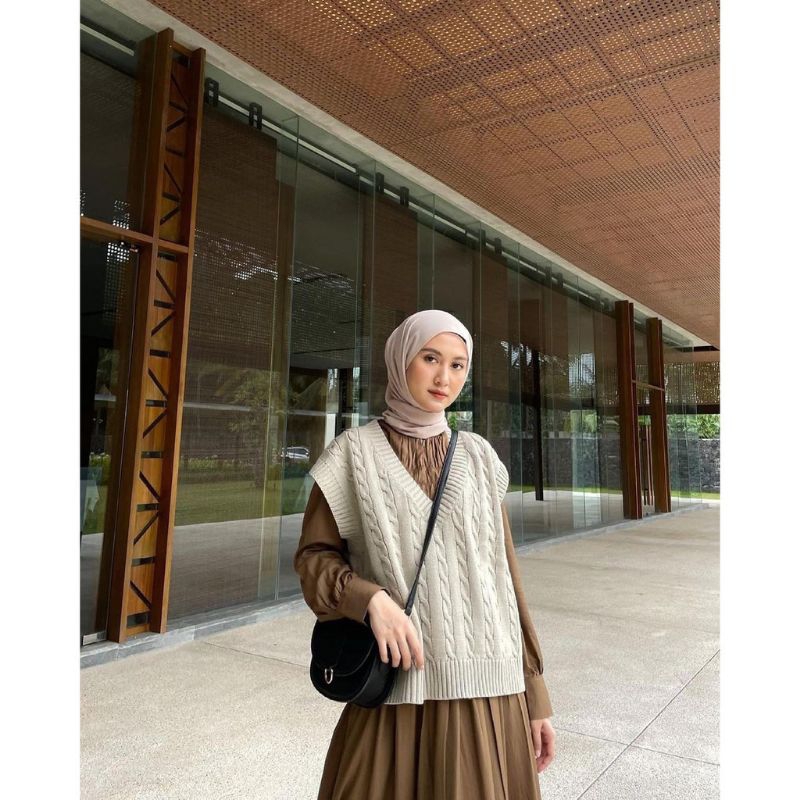 Jual Hijab R Haza Vest Cable Knit Rompi Cable Rajut Oversize Reallpict Sesuai Foto Rajut