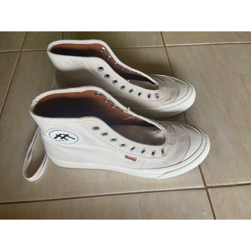 Jual [PRELOVED] Moos Footwear Hi Retro Off White/Off White | Shopee ...