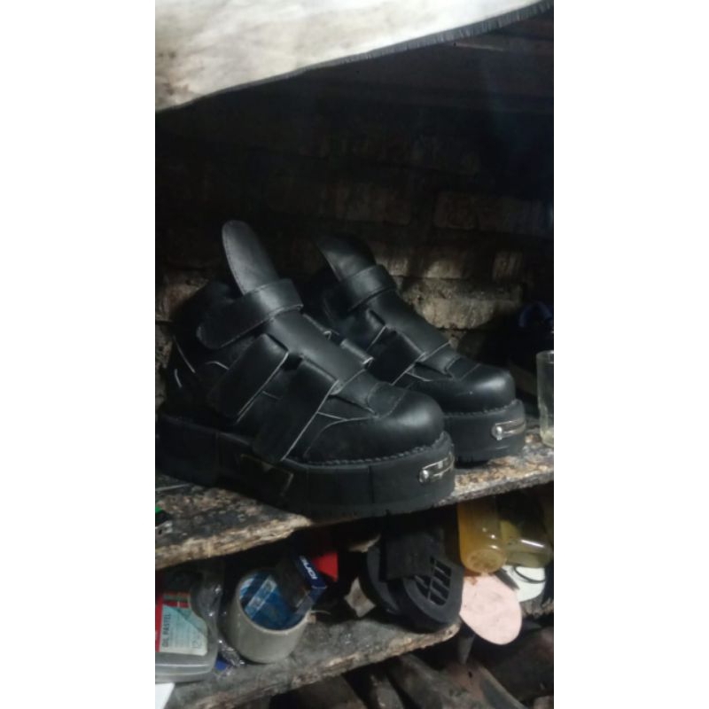 Jual sepatu boots rock full gesper merah hitam | Shopee Indonesia