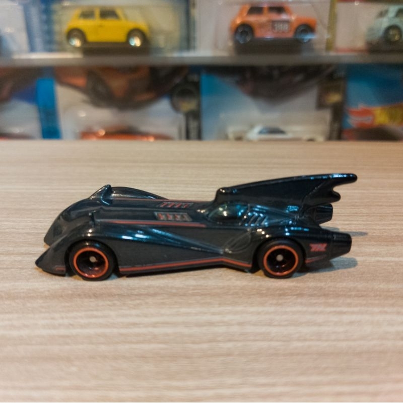 Hot wheels best sale batmobile sth