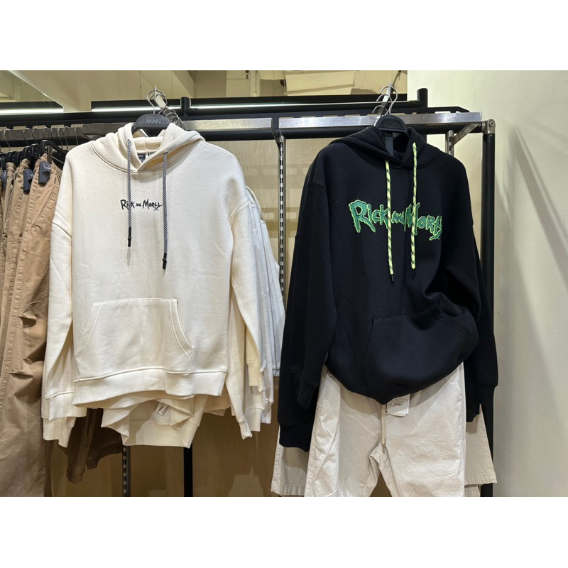 Bershka sweat rick et morty hotsell