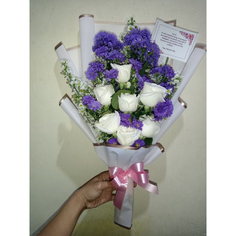 Jual Buket bunga mawar putih asli segar mix pikok ungu CMHI BDG PDLRG