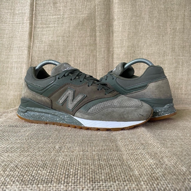 New balance 997.5 olive store