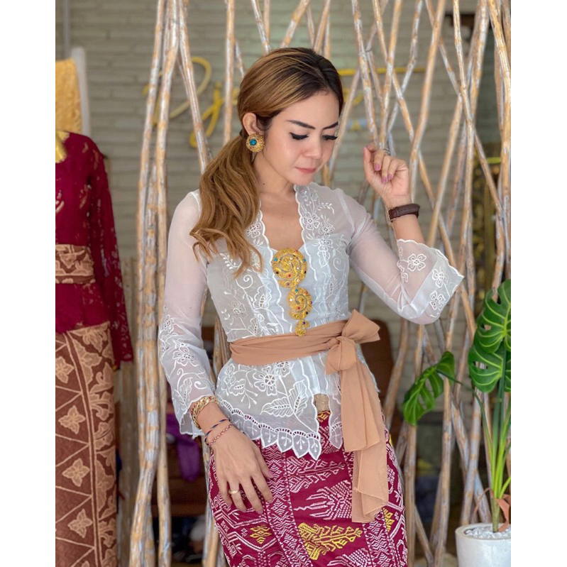 Jual KEBAYA BALI JADI BORDIR SUTRA CREFF | KEBAYA BORDIR LENGAN LONCENG ...