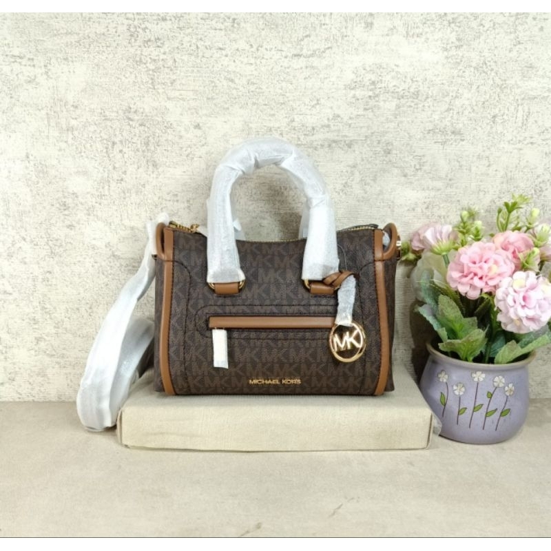 Jual Michael kors MK carine xs signature brown luggage brown Shopee