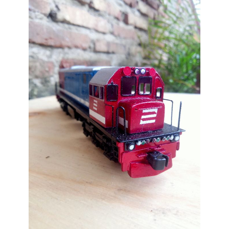 Jual miniatur lokomotif cc201 livery donal bebek | Shopee Indonesia
