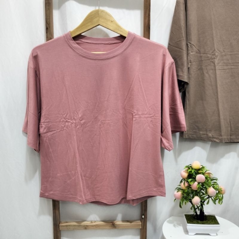Kaos Polos Wanita: Pilihan Serbaguna untuk Gaya dan Kenyamanan, Pesan Sekarang di 0858-8122-6079 (Indosat)