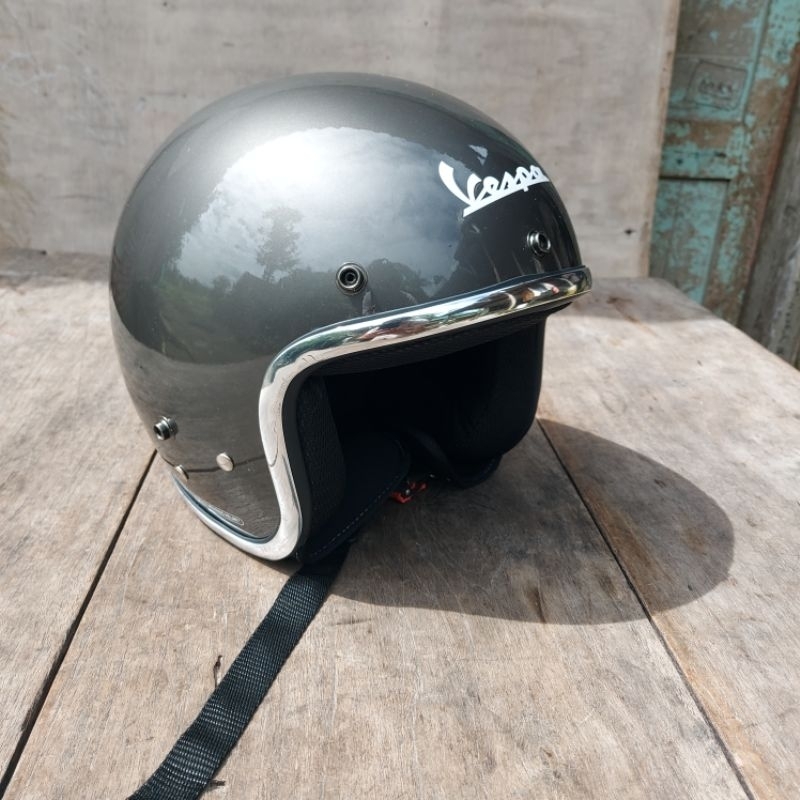 Jual Helm Vespa Retro Grey Gloss List Chrome | Shopee Indonesia