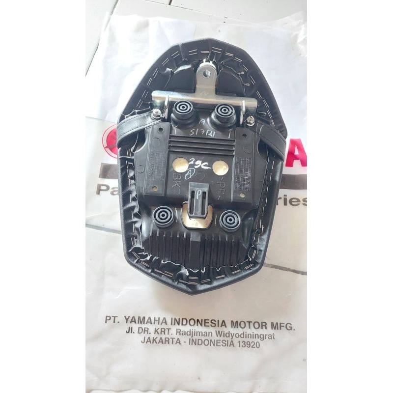 Jual Jok tempat duduk belakang R15 V3 original Yamaha | Shopee Indonesia