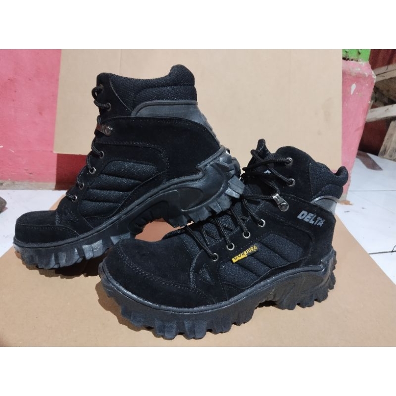 Jual SEPATU BOOTS PRIA DELTA HITAM PENDEK UJUNG BESI TERBARU | Shopee ...