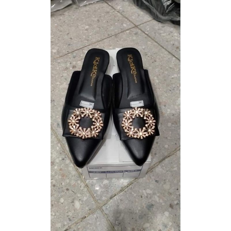 Jual Vinnci Kekinian sendal viral Sepatu viral Sendal murah premium ...