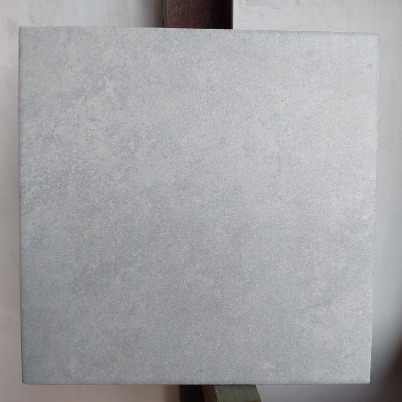 Jual Keramik 25x25 LANTAI KAMAR MANDI MATT ABU INDUSTRIAL mul | Shopee