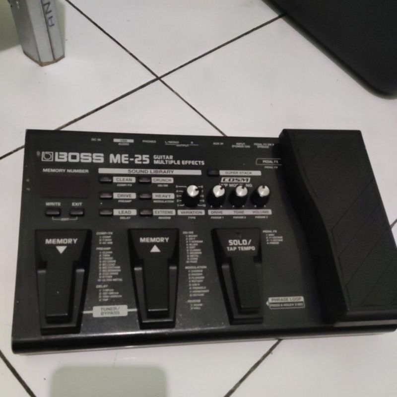 BOSS ME-25 Multi Effect Gitar Boss Me 25
