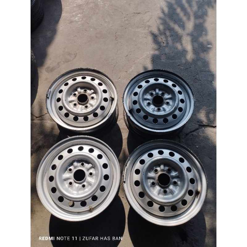 Jual Velg Mobil Kaleng R15 Pcd 5x114 Ertiga Luxio Grandmax Innova Shopee Indonesia 4600