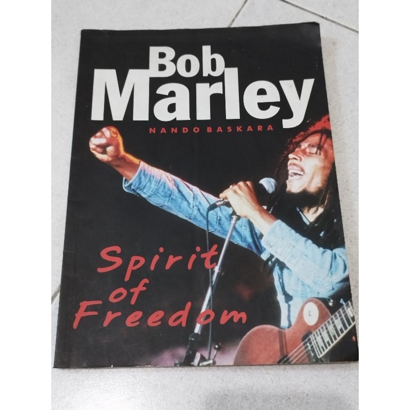 Jual Buku Biografi BOB MARLEY A Spirit Of Freedom Karya Nando Bhaskara ...