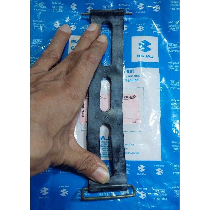 Jual KARET AKI PENAHAN AKI ACCU PULSAR 135 180 200 220 200NS ORIGINAL
