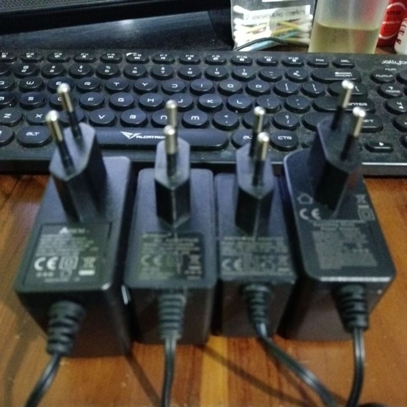 Jual ADAPTOR ROUTER STB ONT MODEM 12V 2A MURNI | Shopee Indonesia