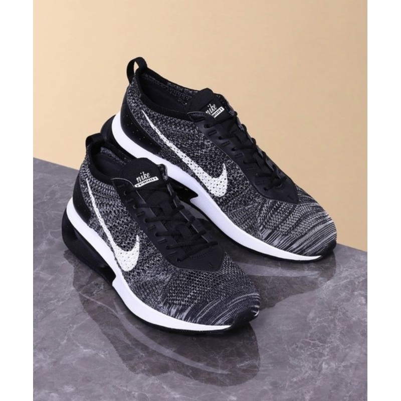 Harga sepatu nike flyknit racer oreo sales