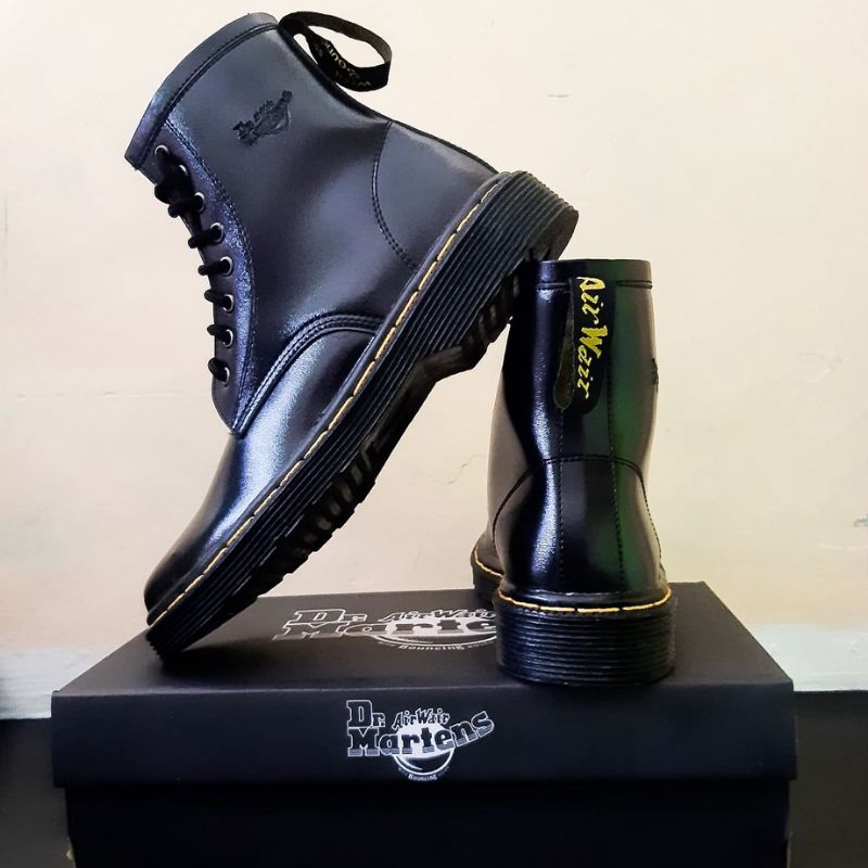 Jual Sepatu Dr Marten 8 Hole Dokmar Tinggi Uk 39 43 Free Box Shopee Indonesia