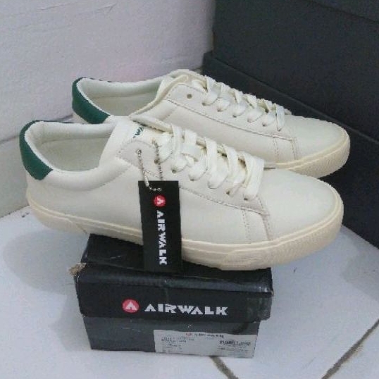 Airwalk sales white sneakers