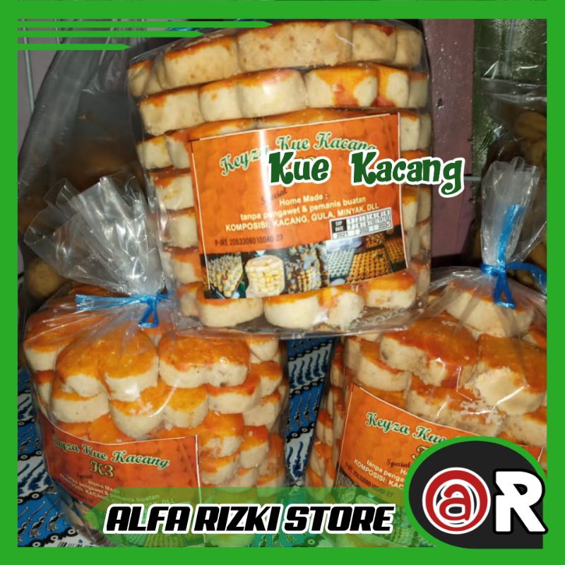 Kue kacang yang disajikan dalam kotak hadiah