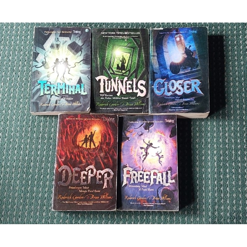 Jual Paket Novel Tunnels (3 buku) Shopee Indonesia
