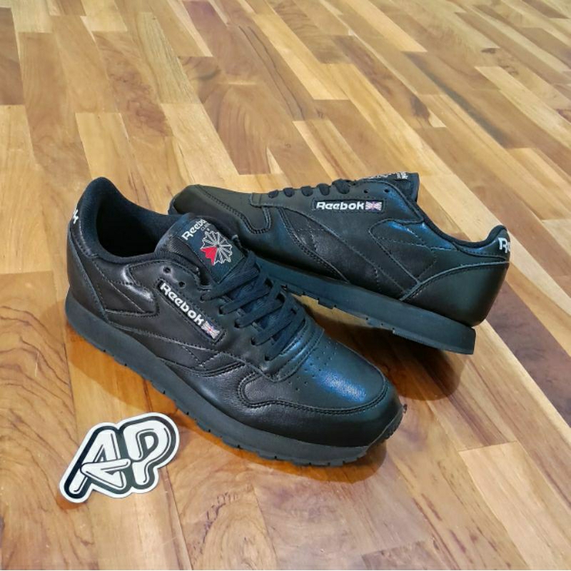 Sepatu hot sale reebok casual