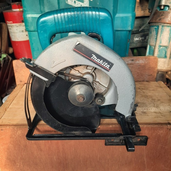 Makita 5600nb circular saw sale