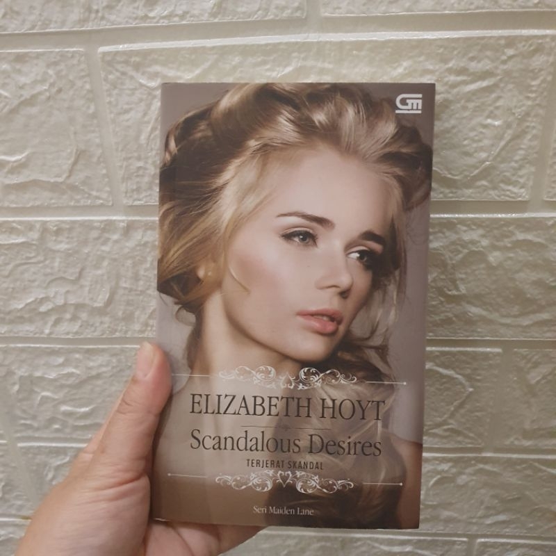 Jual buku novel preloved bisikan skandal sharon kendrick / buku novel ...
