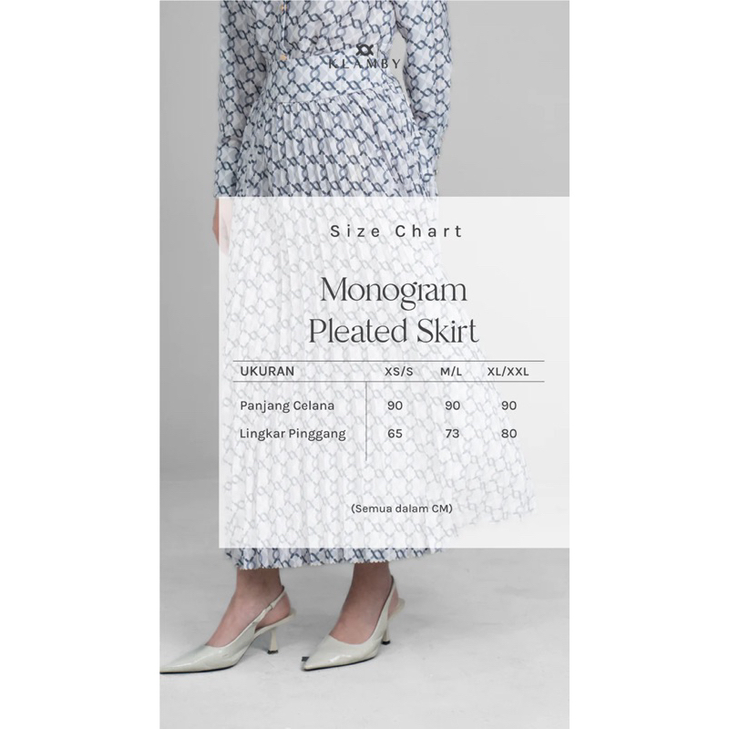MONOGRAM PLEATED SHIRT DRESS - BLACK – Buttonscarves