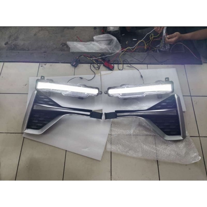 Jual DRL LED + COVER INNOVA ZENIX MODEL ORIGINAL RUNNING | Shopee Indonesia