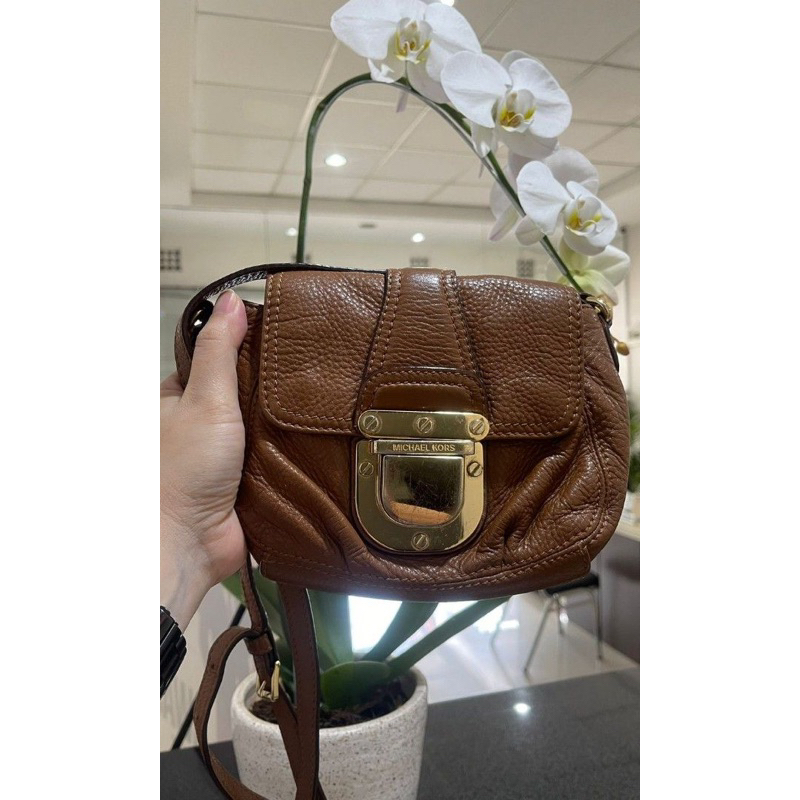 Jual Michael Kors charlton in brown sling bag cross body BRANDED ORIGINAL AUTHENTIC SEPATU TAS DOMPET KERJA PESTA 72 Shopee Indonesia