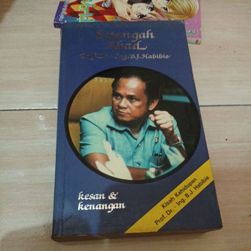 Jual Buku Kisah Kehidupan B.j Habibie Otobiografi Original | Shopee ...