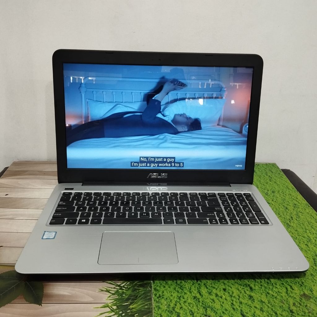 Jual Laptop Asus X556U Core i5 gen 6 RAM 4GB SSD 256GB Layar 15,6 ...