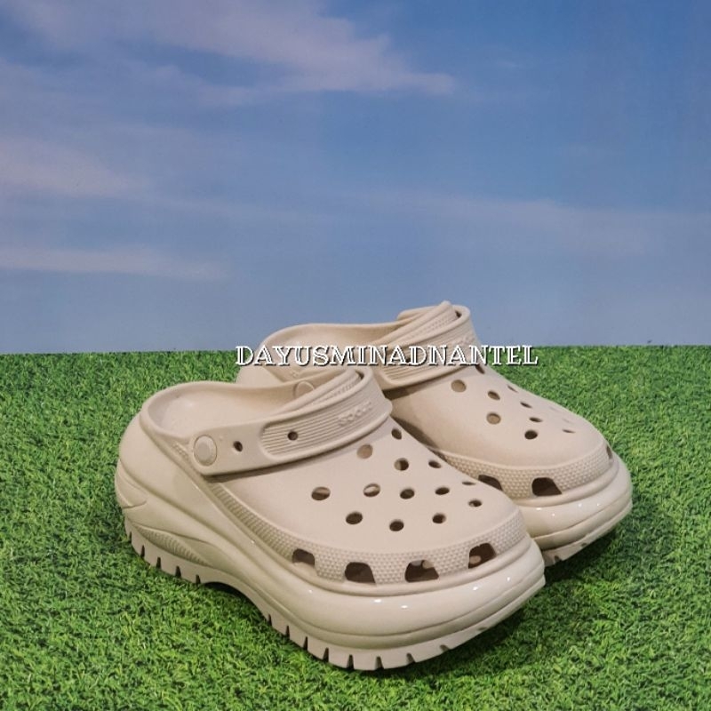 Jual Crocs / Crocs Mega Clog / Sepatu Sandal Wanita Crocs Mega Clog ...