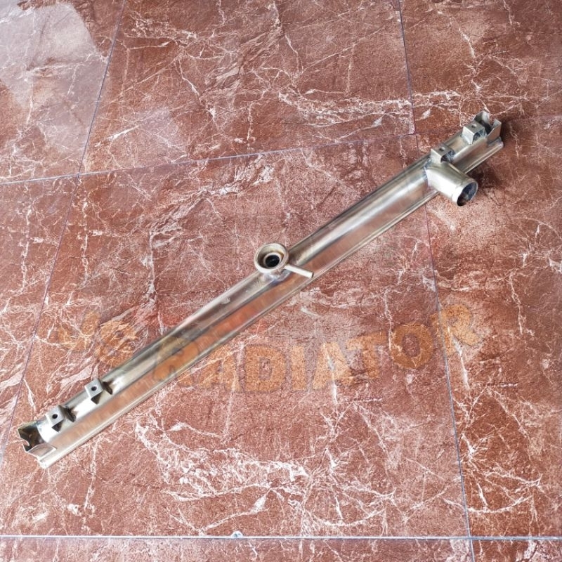 Jual Uppertank radiator toyota inova bensin/fortuner | Shopee Indonesia