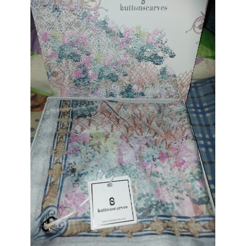 Buttonscarves SMALL size in Cielo (Sevilla series), Fesyen Wanita, Muslim  Fashion, Syal di Carousell