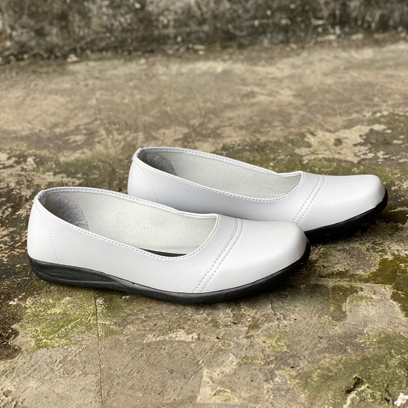 Jual DURACHY Sepatu Pantofel Perawat Wanita Putih Tanpa Hak | Shopee ...
