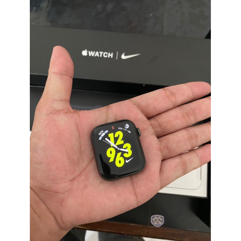 Jual Apple Watch Series 5 44mm Nike Edition Ex Resmi | Shopee Indonesia