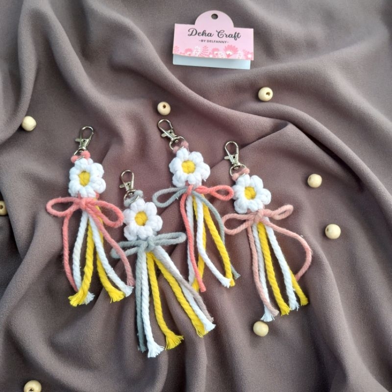 Jual DHC - Keychain Macrame Bunga Daisy by Delfanny | Beli minimal 2 ...