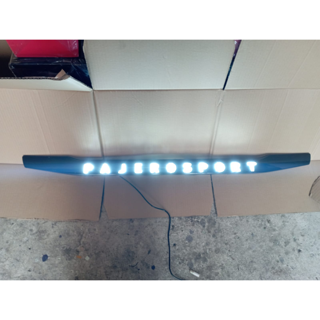 Jual Trunklid Lampu Belakang Mobil Mitsubishi All New Pajero Sport