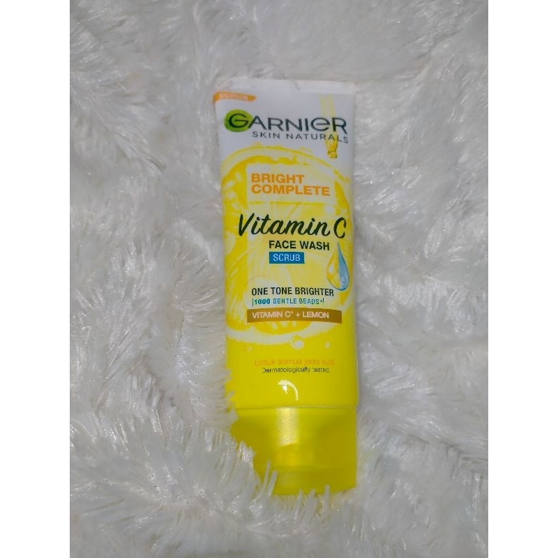 Jual Garnier scrub face wash 100 gr / Garnier sakura hyaluron 100 gr Shopee Indonesia