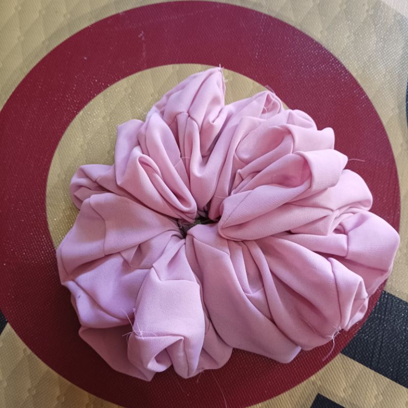 Jual SCRUNCHIE SIZE JUMBO IKAT RAMBUT HIJAB UKURAN BESAR | | Shopee ...
