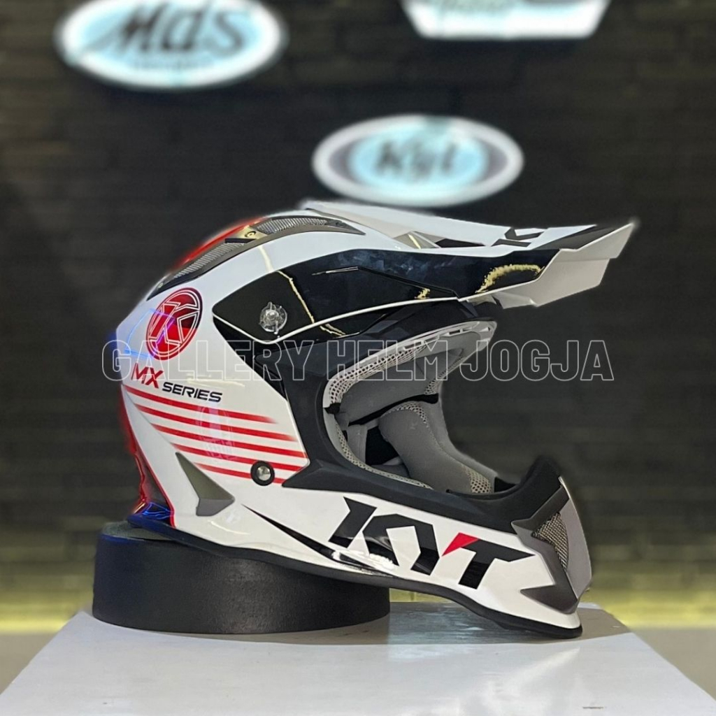 Helm kyt 2024 strike eagle